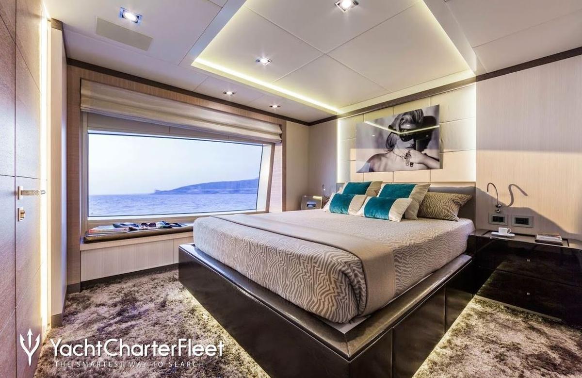 ¿Quieres ver por dentro un superyate de unos 45 millones de euros que está atracado en Ibiza?