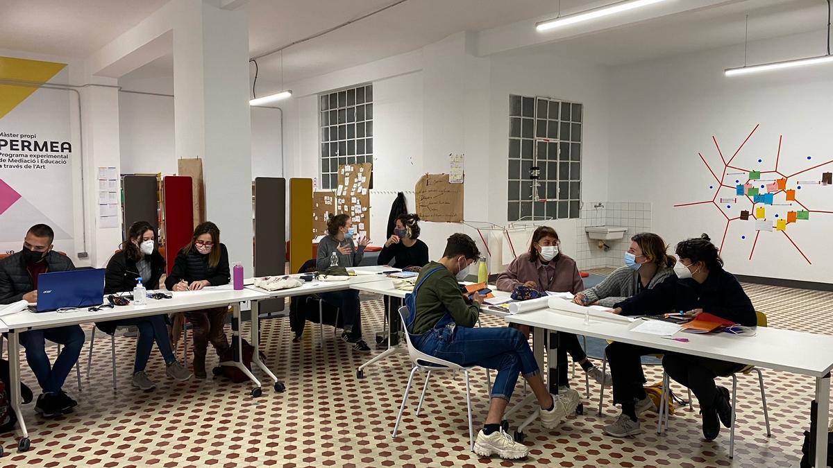 El máster PERMEA constituye la primera iniciativa de formación en educación y museos .