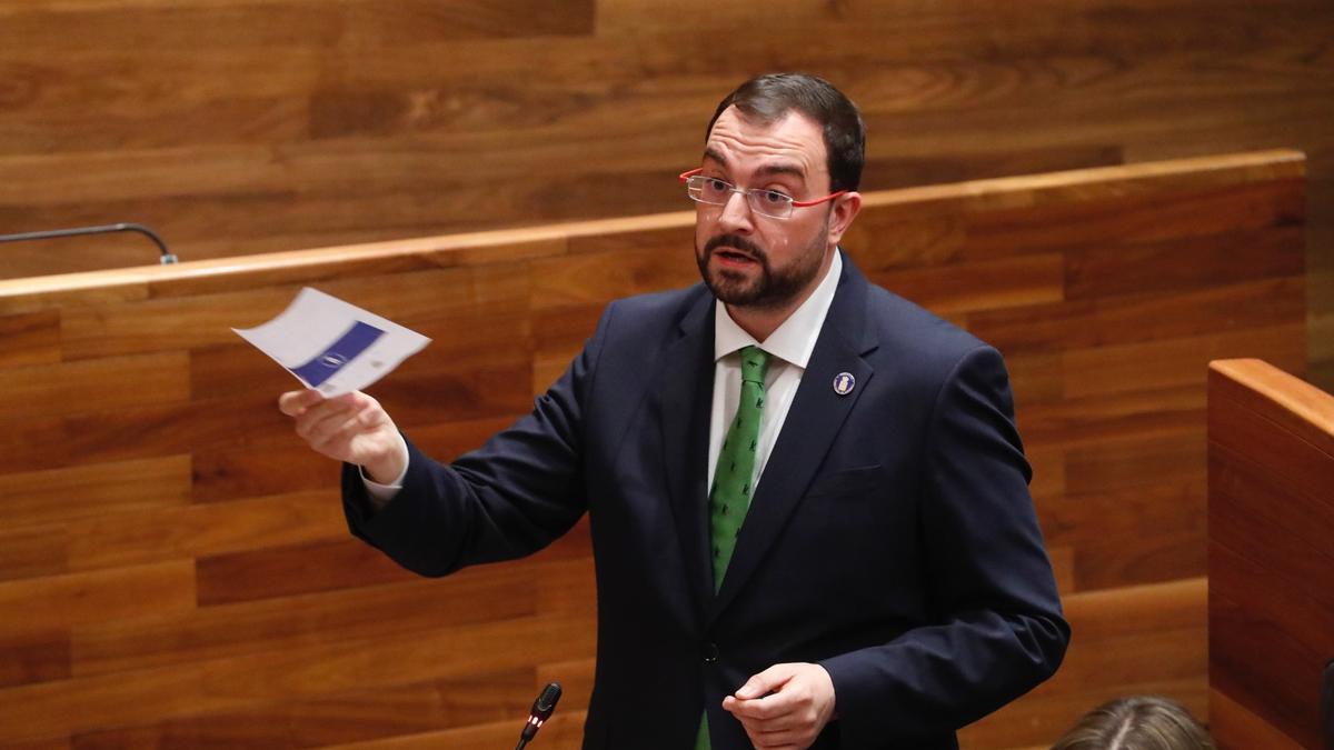 Adrián Barbón, durante una de sus intervenciones.