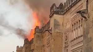 Así han sido los primeros momentos del incendio de la Mezquita de Córdoba: el monumento en llamas