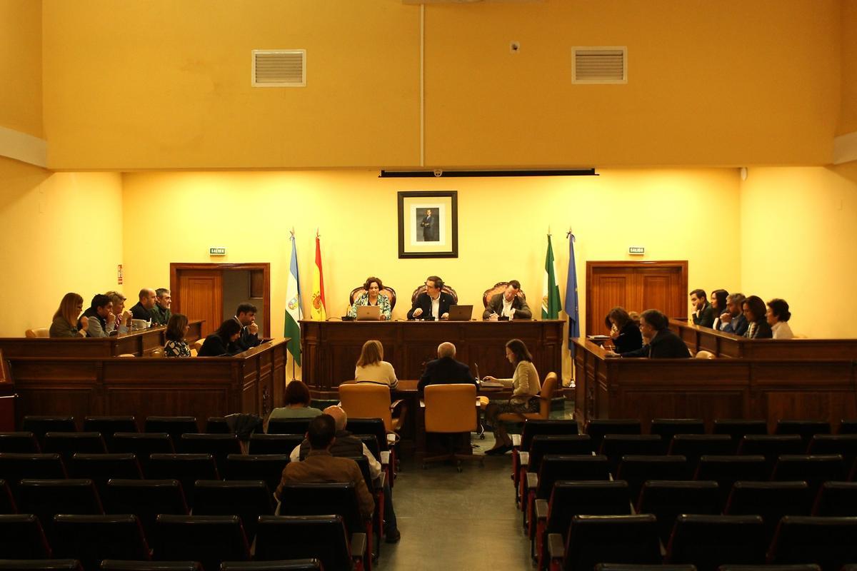 Pleno extraordinario celebrado este martes en el Ayuntamiento de Lucena.