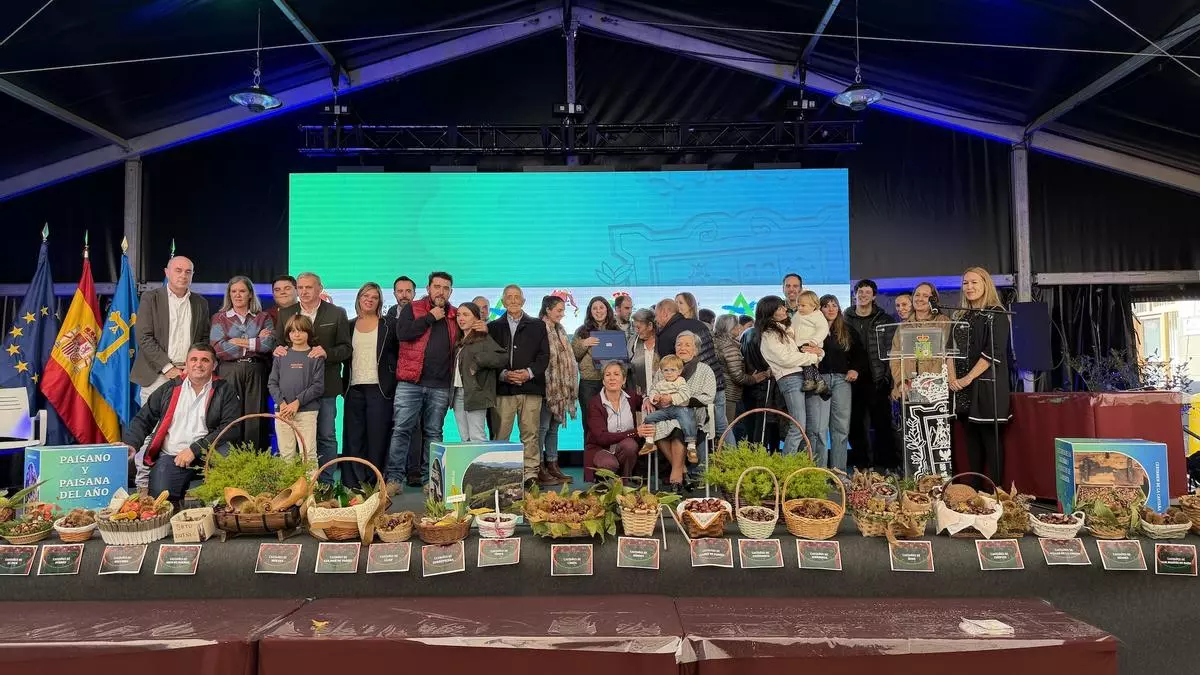 Parres reparte premios en la primera jornada del Certamen de la castaña