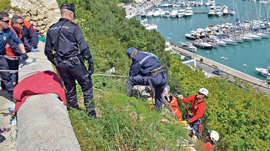 Rescate de dos mujeres en Maó