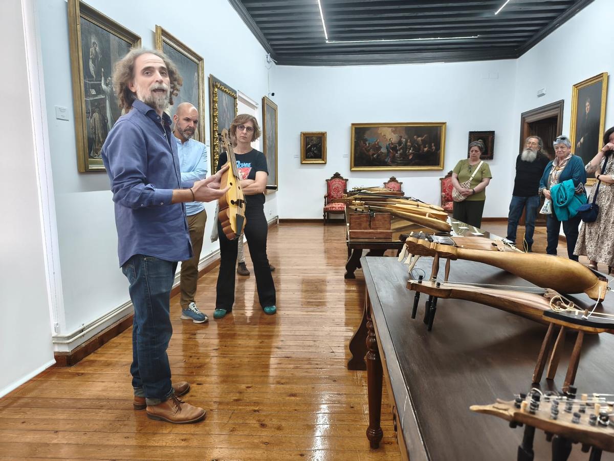 GALERÍA | La viola medieval, protagonista de una exposición en Toro