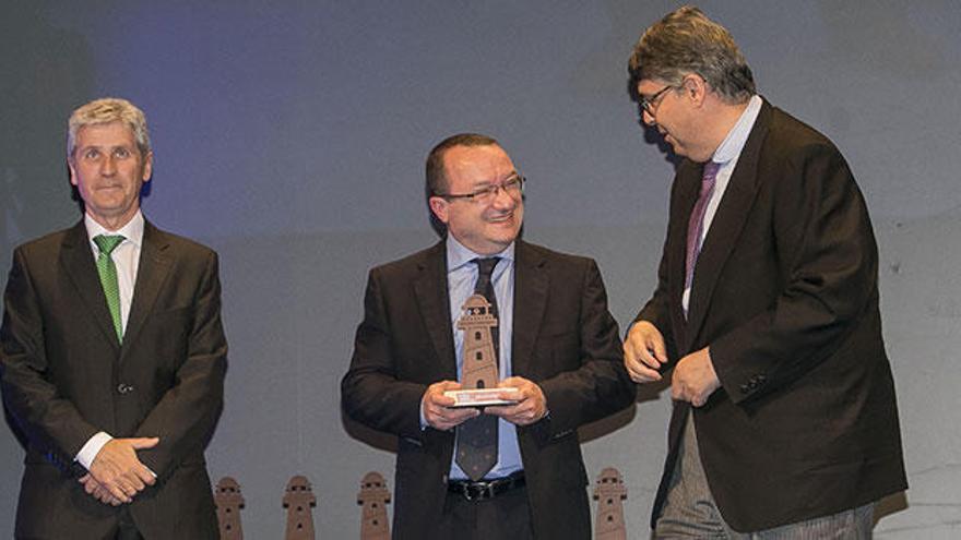 Raimundo Verdú Navarro y Juan Luis Durá Berenguer reciben el reconocimiento a la empresa Verdú Cantó Saffron Sapin