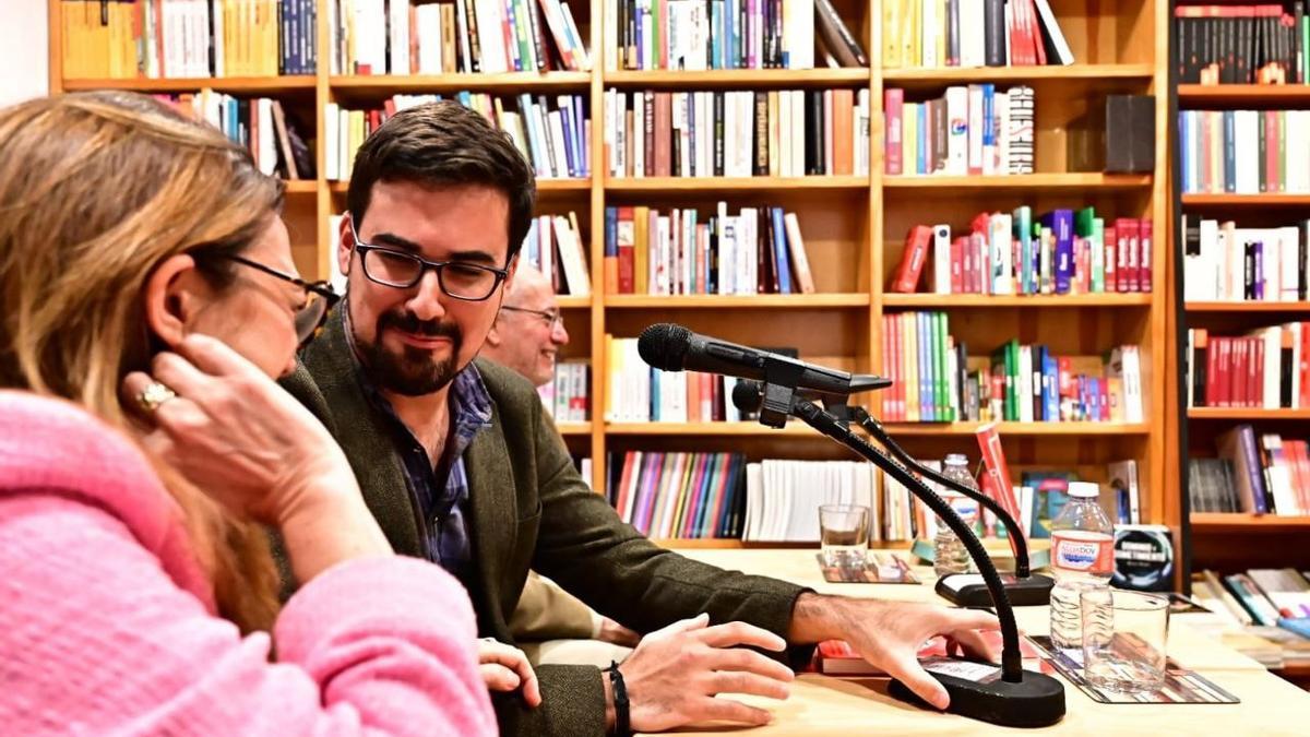 El líder del partido 'Izquierda española', Guillermo del Valle, durante la presentación del nuevo partido político.