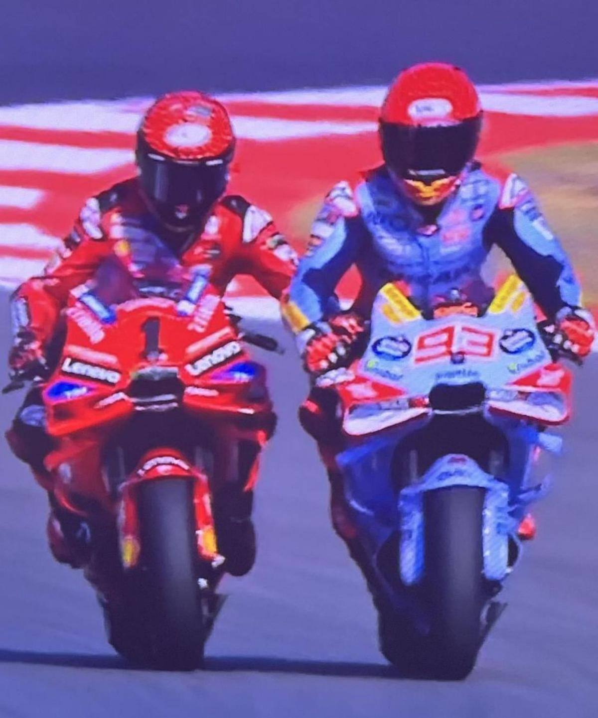 Márquez fa de ‘taxista’ de Bagnaia