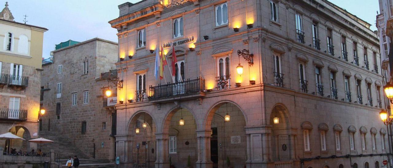 La Casa del Concello, en una imagen previa a la instalación de la carpa en la Plaza Mayor.