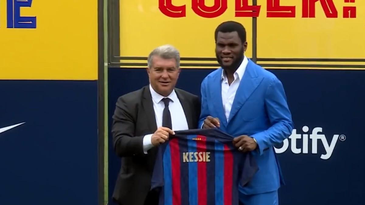 Xavi le da la bienvenida a Kessié