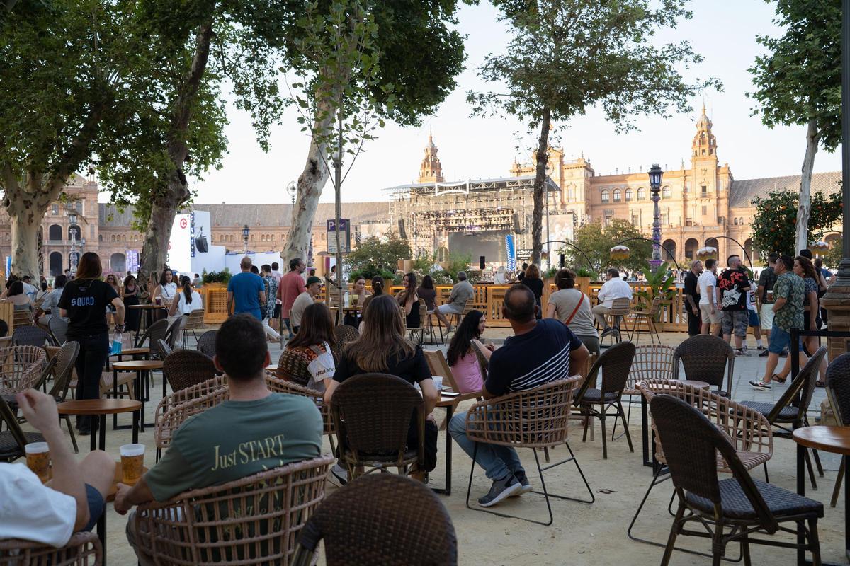 ¿Estuviste en el concierto de La Plazuela en Icónica Santalucía Sevilla Fest? ¡Búscate en nuestra fotogalería!