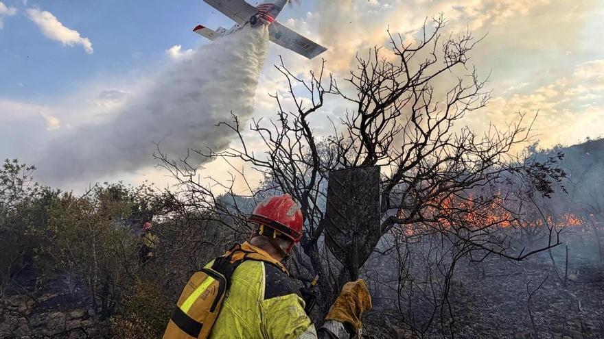 Lucha contra el fuego en Peñíscola