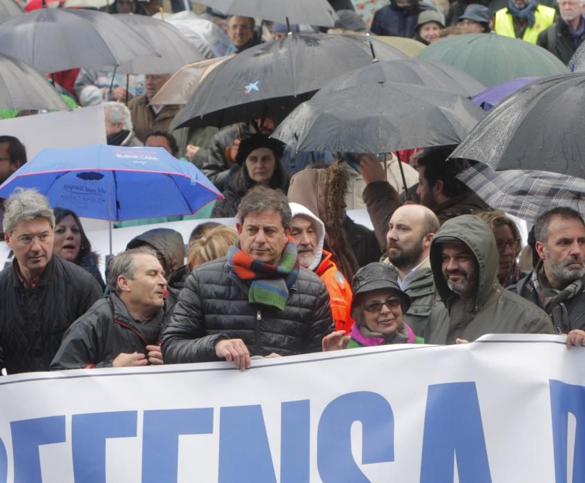 Miles de marineros protestan en Galicia para defen