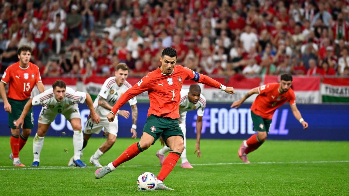 Cristiano Ronaldo chutando el penalti que le dio el 1-2 a Portugal