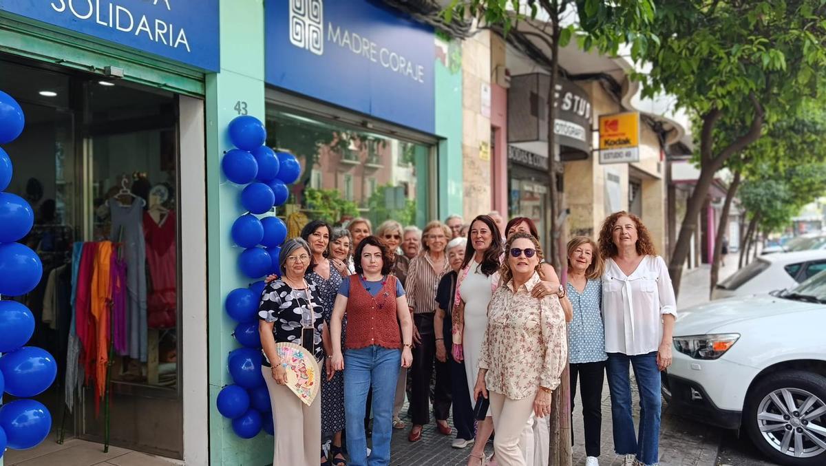 Inauguración de la nueva tienda de segunda mano de Madre Coraje en Medina Azahara.