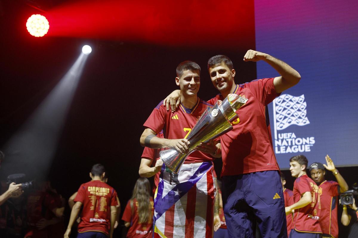 Álvaro Morata y Rodri Hernández, durante la celebración de la Nations League.