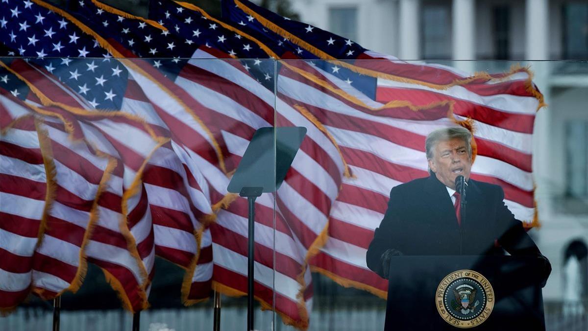 Donald Trump se dirige a los participantes en la marcha celebrada este miércoles en Washington.