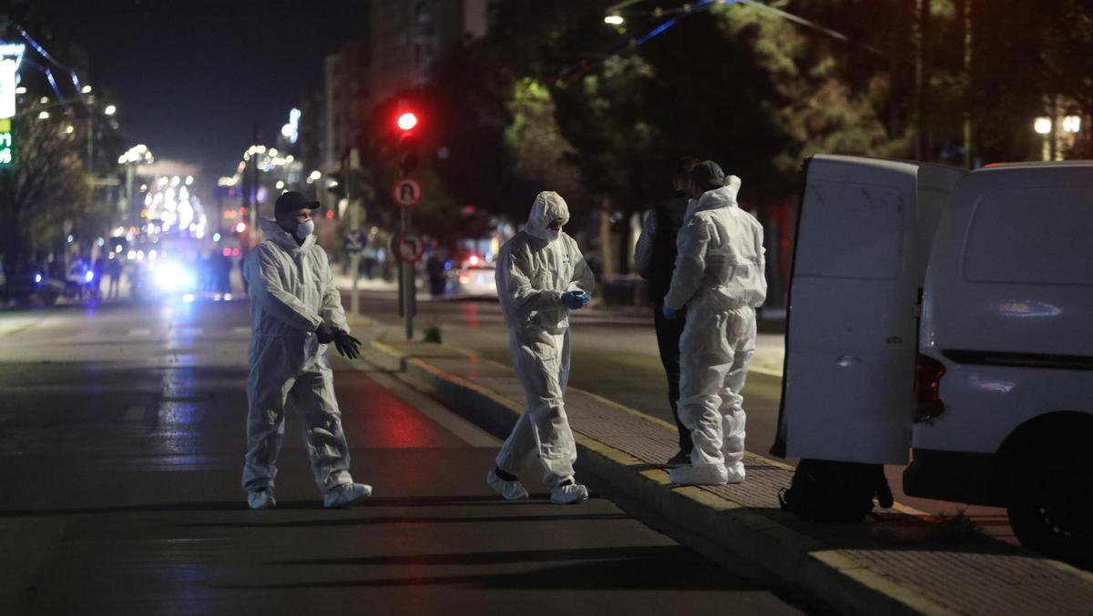 Policías en el lugar donde se ha producido la explosión.