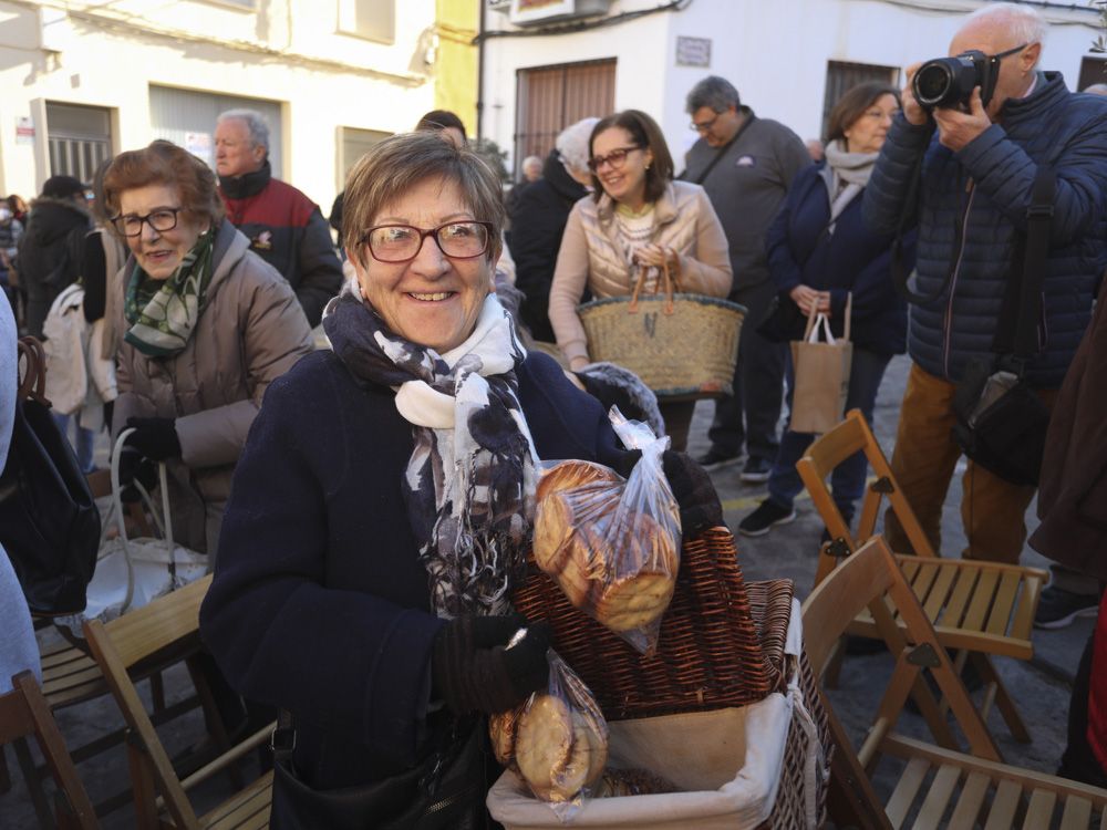 Tradicional bendición de les Coquetes de Sant Blai en Sagunt