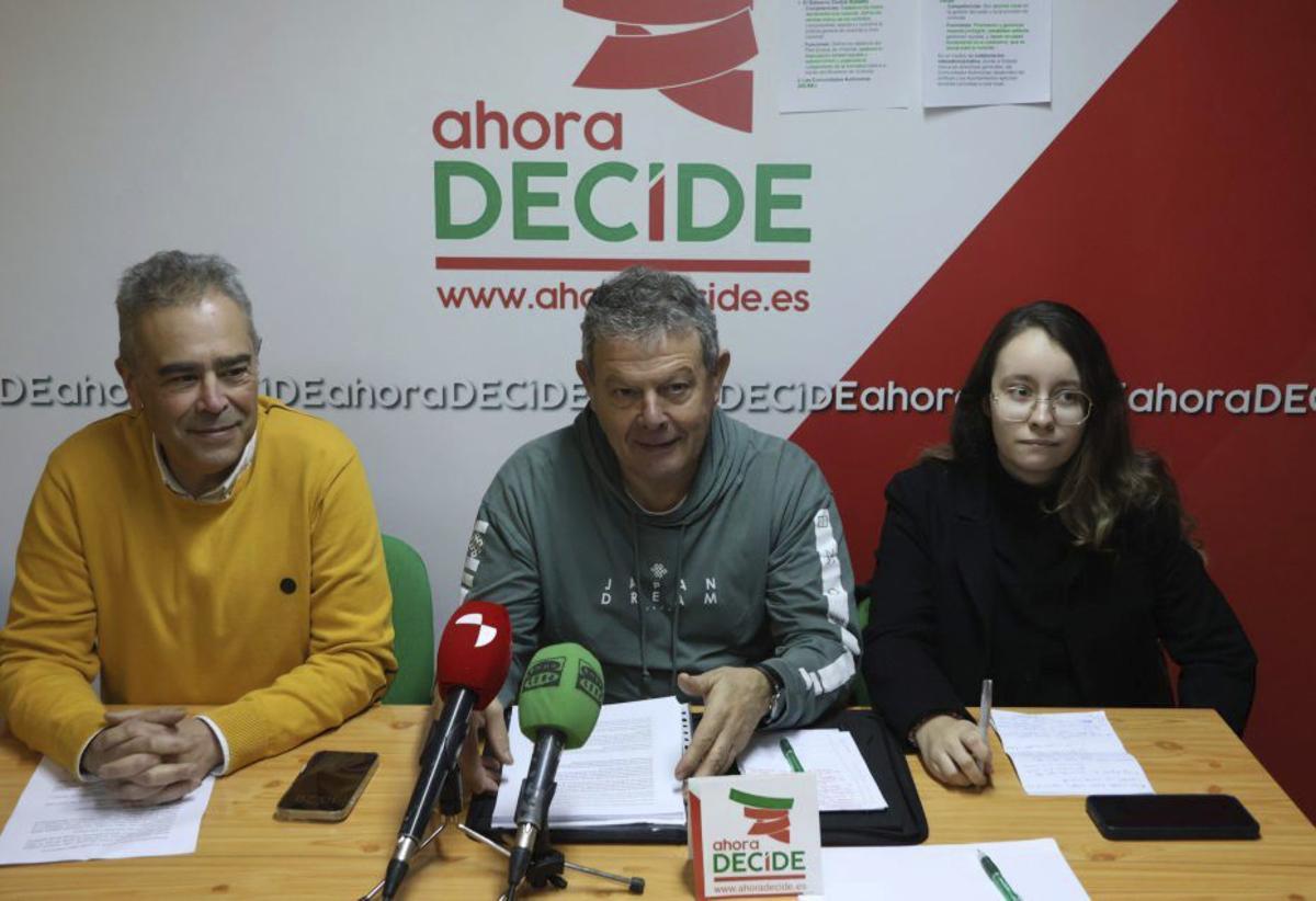 Enrique Díez, Manuel Fuentes y Aroa Jiménez, en la rueda de prensa. | VÏCTOR GARRIDO