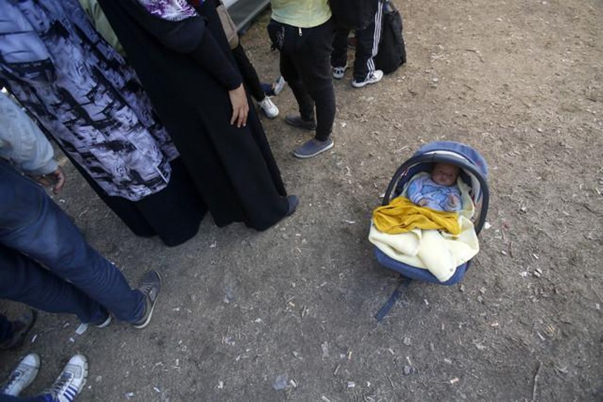 Un bebè sirià, a la localitat sèrbia de Presevo.