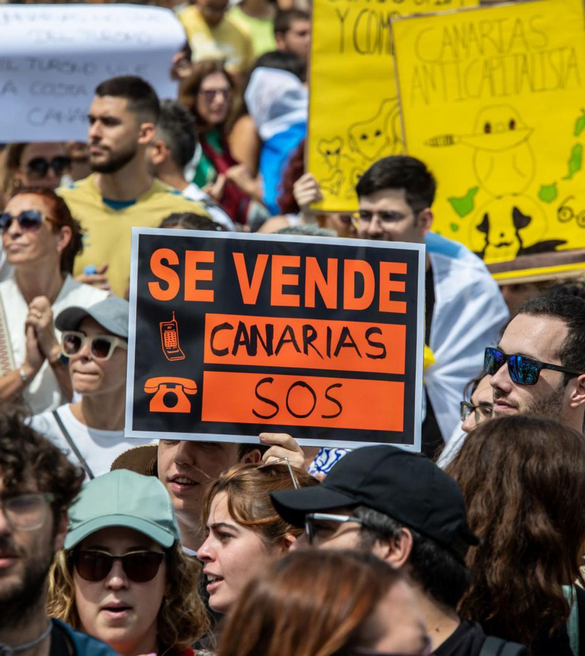 El turisme i els seus límits tornen a l’agenda canària