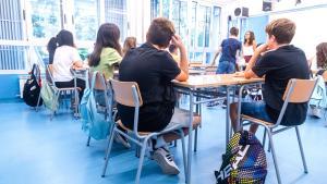 Alumnos haciendo clase un instituto de Lleida.