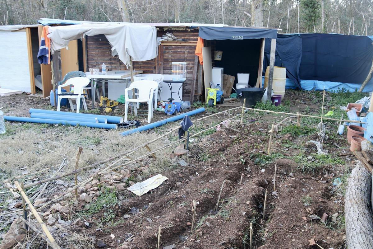 Dispositivo para eliminar un conjunto de barracas junto al Besòs en Montcada i Reixac