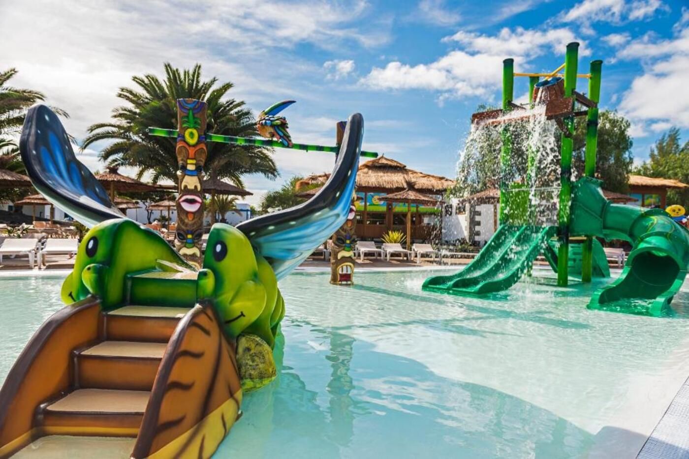 Tobogán para niños en el hotel Elba Lanzarote Royal Village Resort.