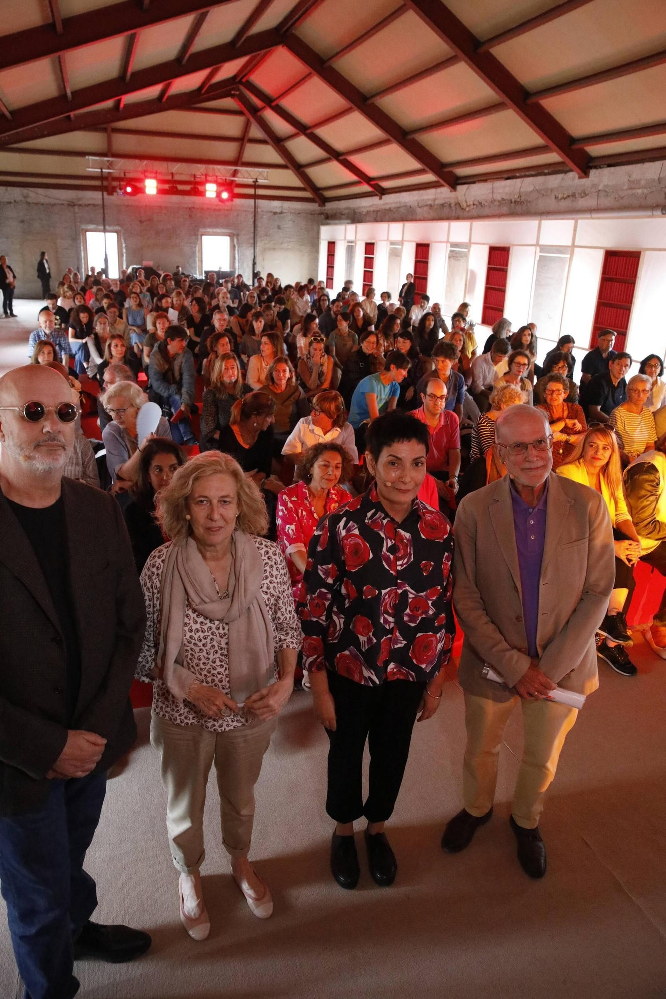 Mesa Redonda "¿De qué hablamos cuando hablamos de Murakami? Murakami en la orilla" en Edificio Tabacalera (Gijón)