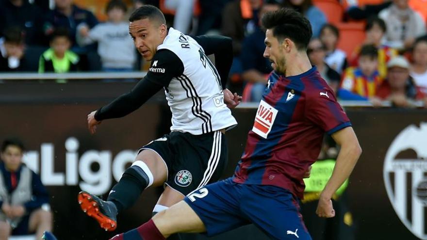 Imagen del partido Valencia-Eibar de este domingo.