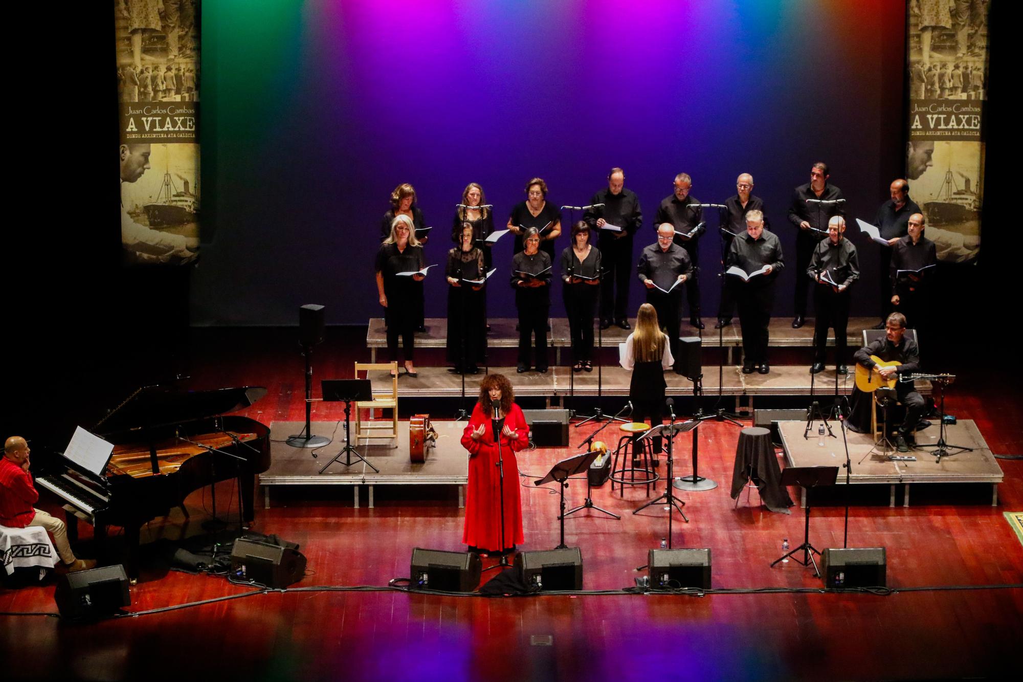 Vilagarcía aplaude el estreno del homenaje a la emigración de Juan Carlos Cambas