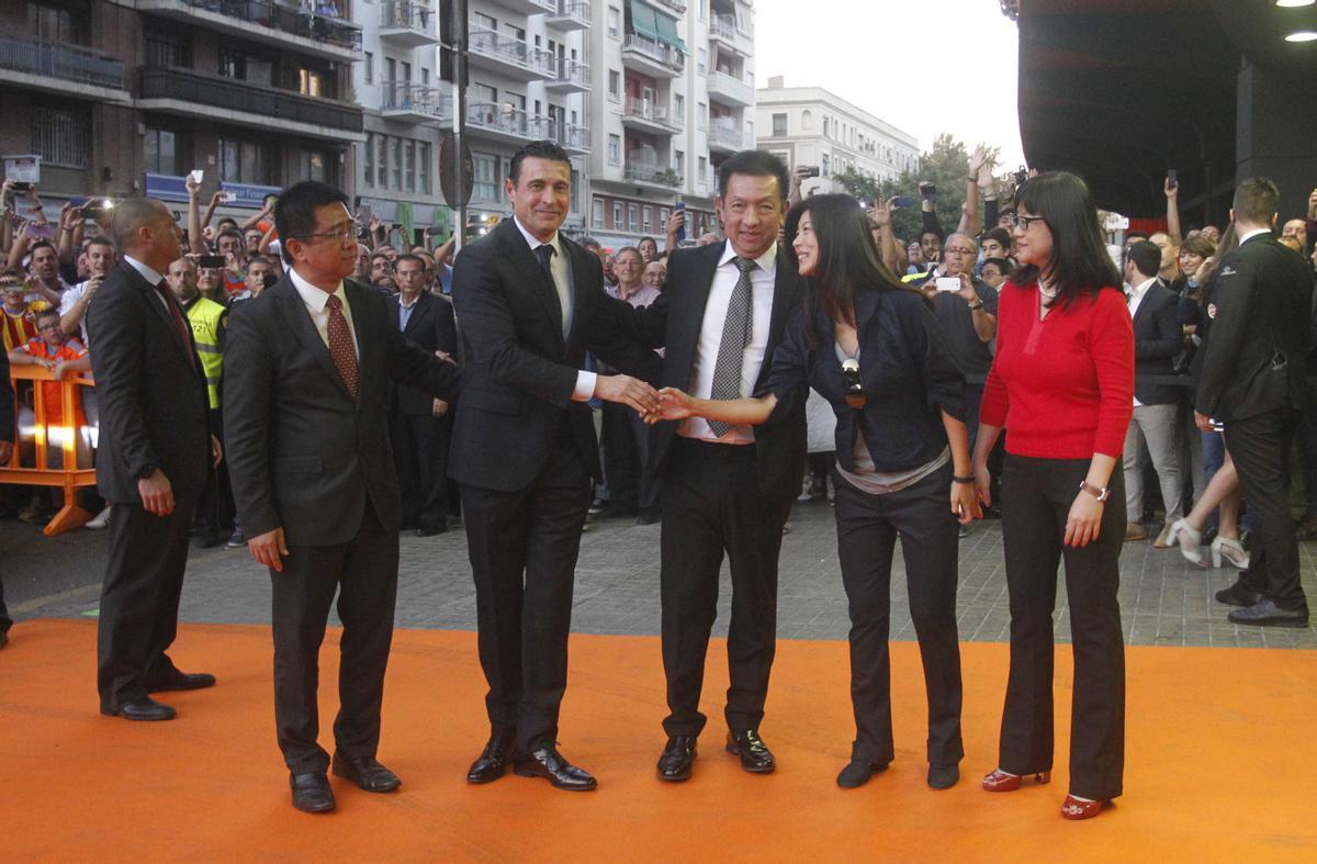 Amadeo Salvo junto a Peter Lim y su mujer, Kim Koh y Layhoon Chan