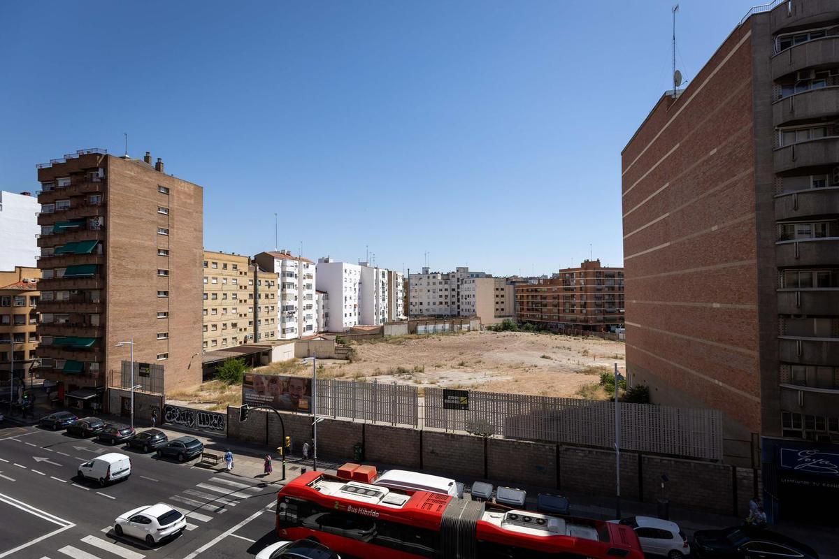 Estado actual del solar del antiguo colegio Jesús y María, en el centro de Zaragoza.