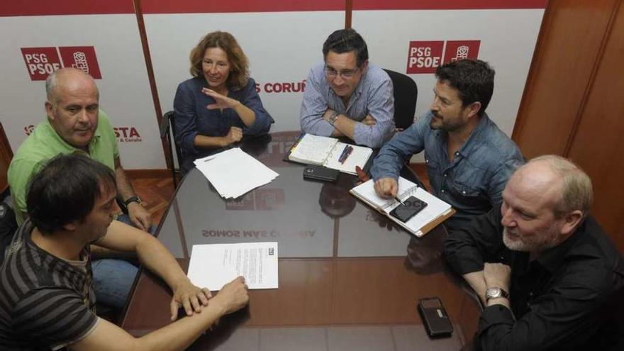 El PSOE coruñés respalda a la plantilla de A Grela
