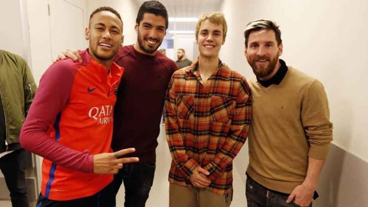 Justin Bieber, con Neymar, Messi y Luis Suárez.