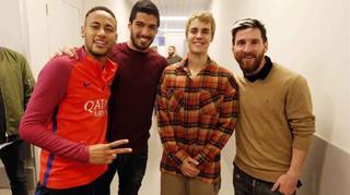 Justin Bieber 'entrena' con las estrellas del Barça