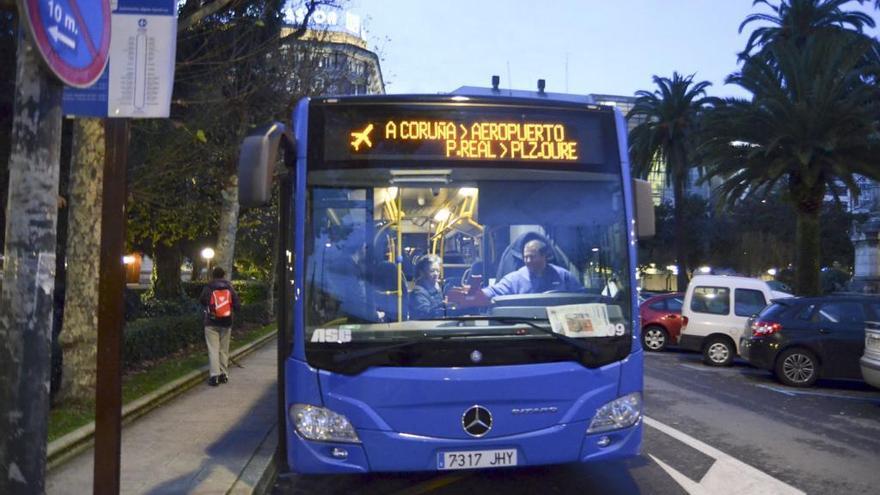Un autobús que va hasta Alvedro, cuando paraba en Entrejardines.