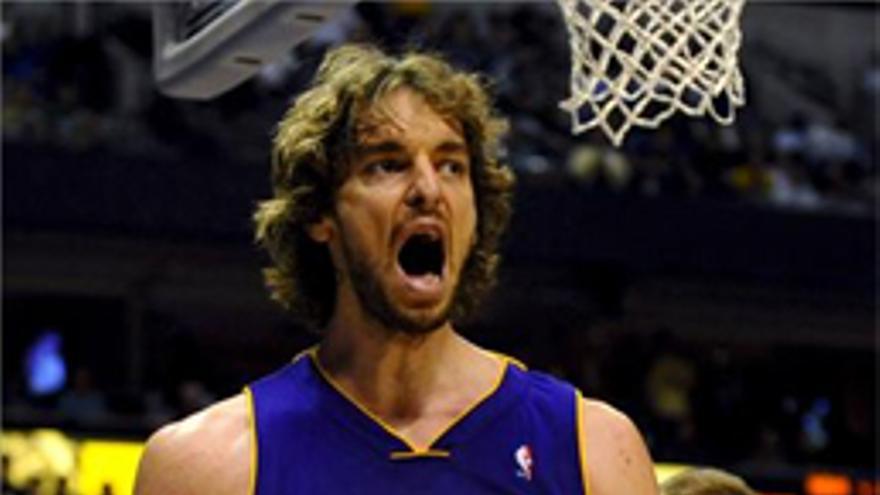 Gasol se erige como nueva estrella de los Lakers en la victoria ante Dallas