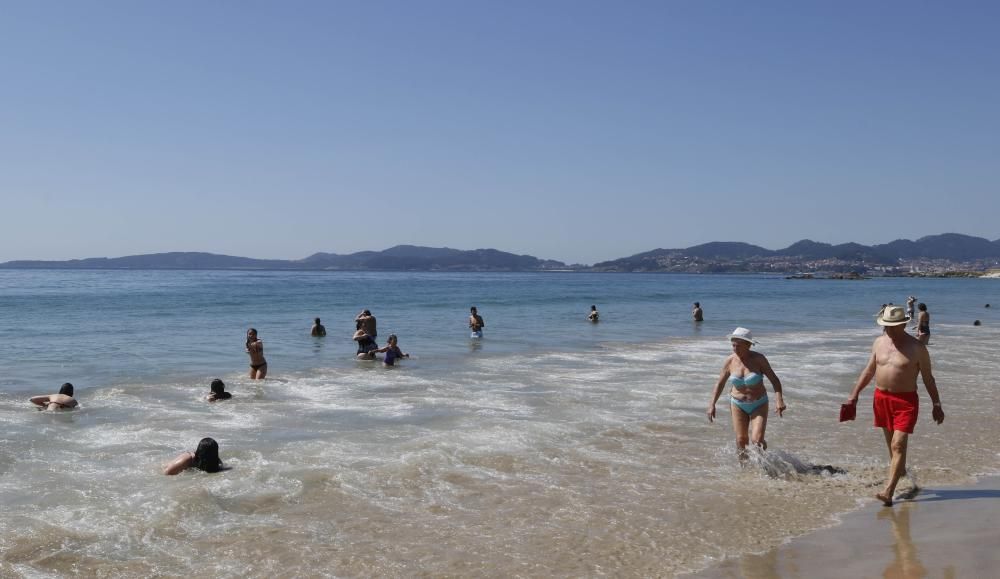 Las playas de Vigo y Panxón registraron una notable asistencia por la tarde