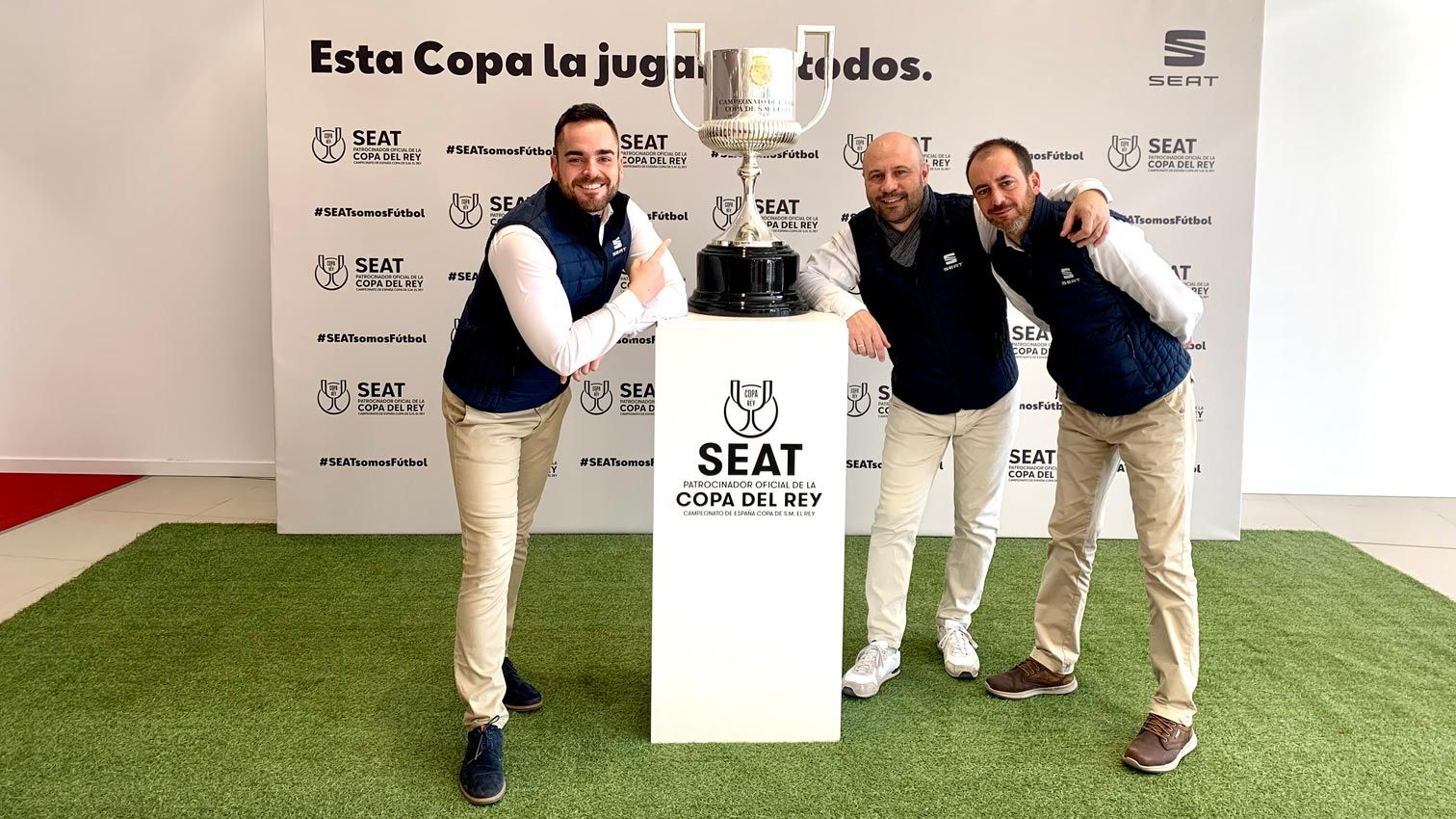 El equipo de la concesión oficial de Seat hizo fuerza para que la Copa se quede en València.