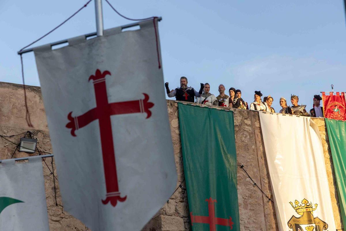 La Embajada Mora revive la conquista en las Fiestas de Moros y Cristianos de Santa Pola