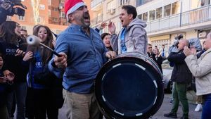 El club Distrito Olímpico de Madrid celebra el Gordo de Navidad, un viaje entre provincias en el que la solidaridad ha premiado a 900 familias.