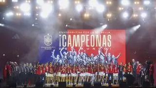 La selecció espanyola femenina de futbol celebra la Copa del Món a Madrid