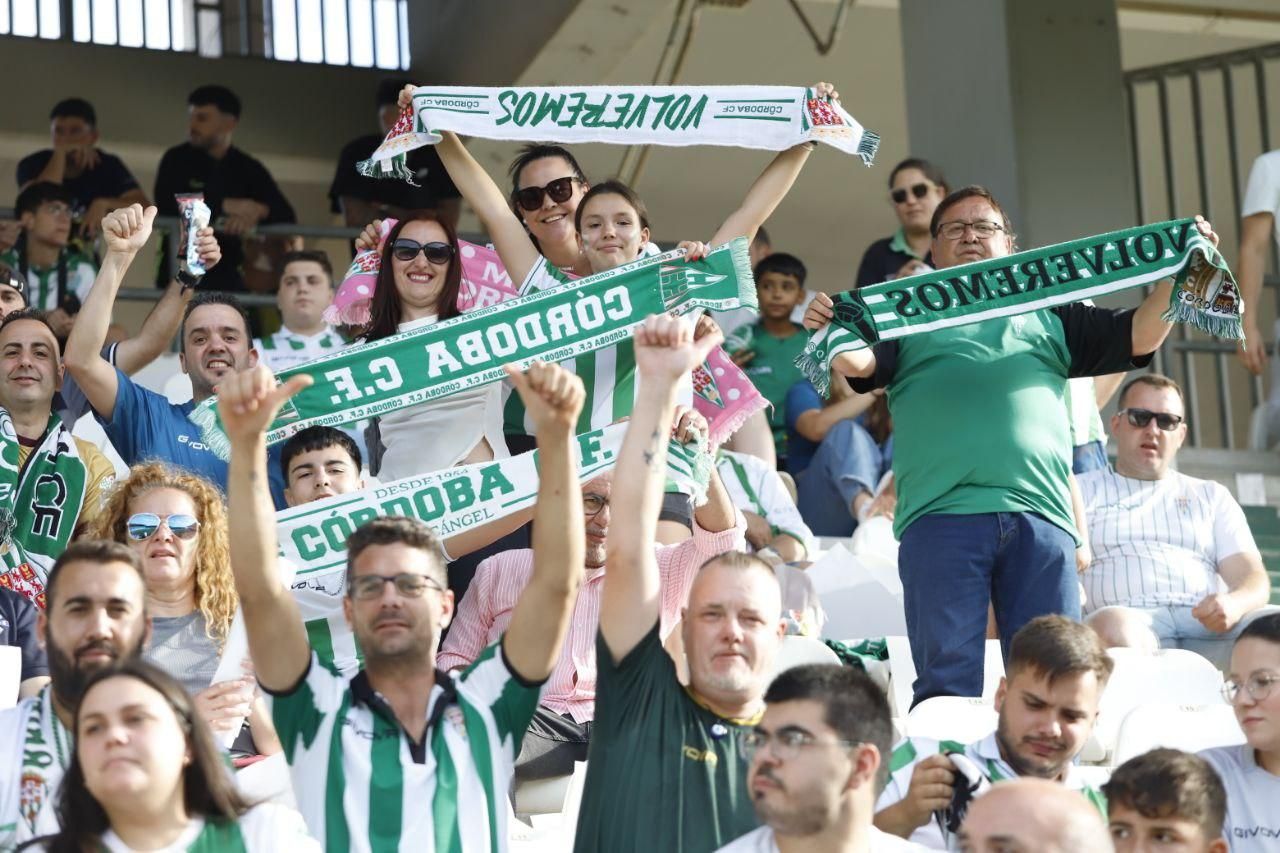 Córdoba CF-Ponferradina | Las imágenes de la afición blanquiverde en el play off de ascenso