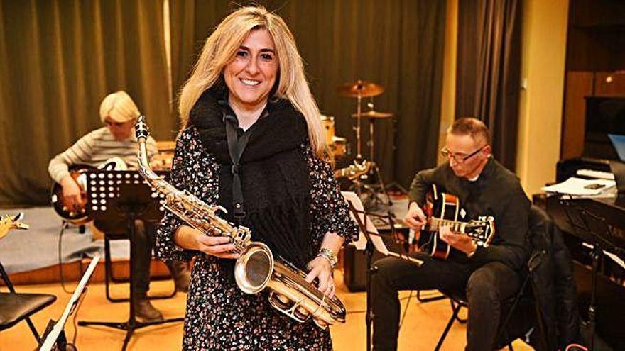 Elena Umbría con el grupo de la sección de jazz en un ensayo.