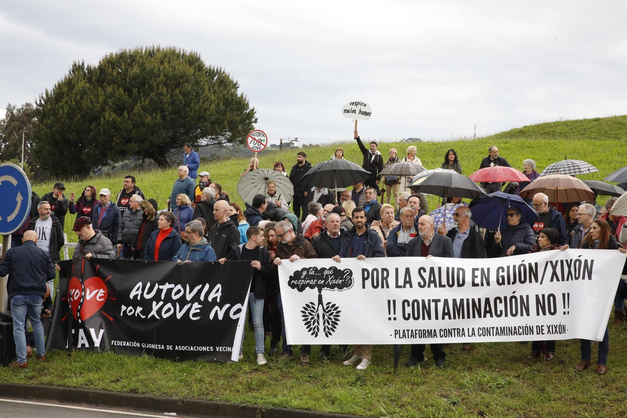 Así fue la nueva movilización vecinal en Gijón por el vial de Jove (en imágenes)