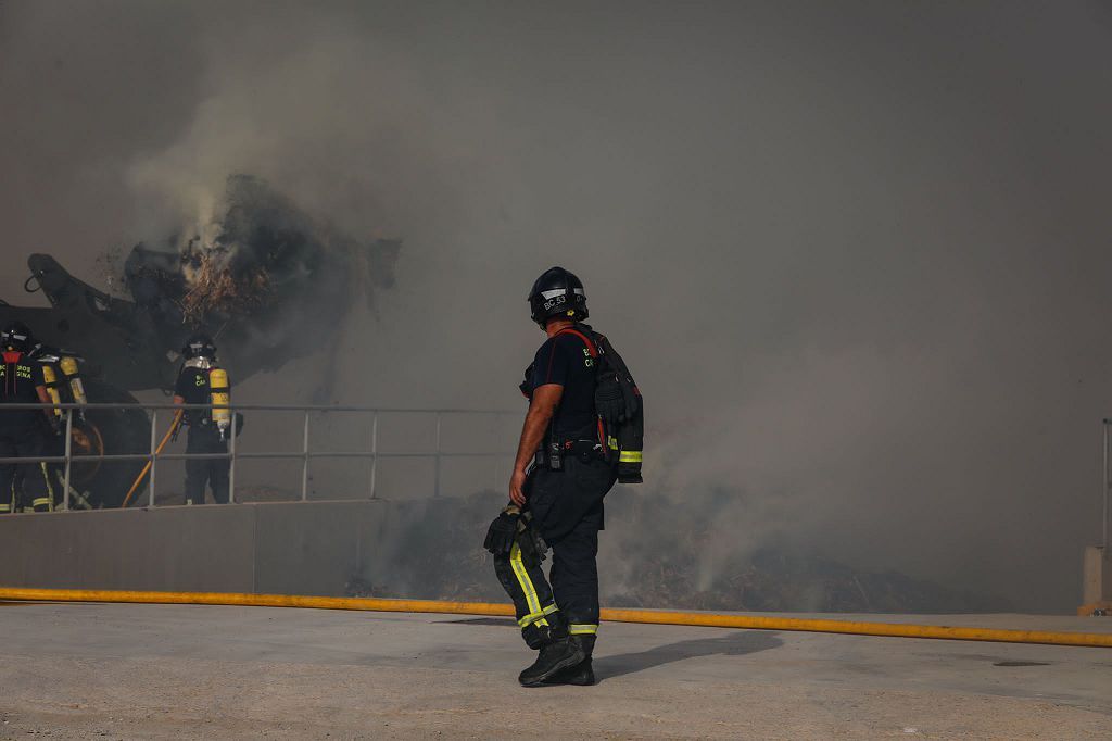 El incendio de la cuadra de caballo de Cartagena, en imágenes