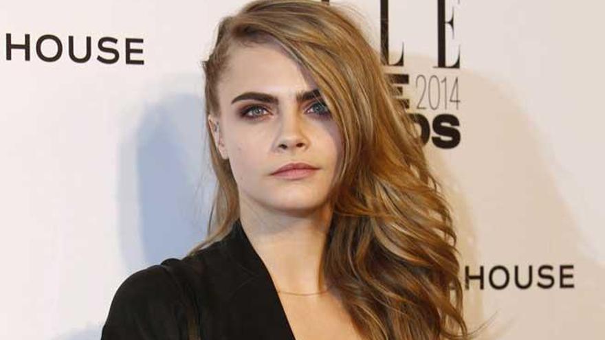 Un columpio sexual hizo que la top model Cara Delevingne se mudara de casa  - El Diario NY