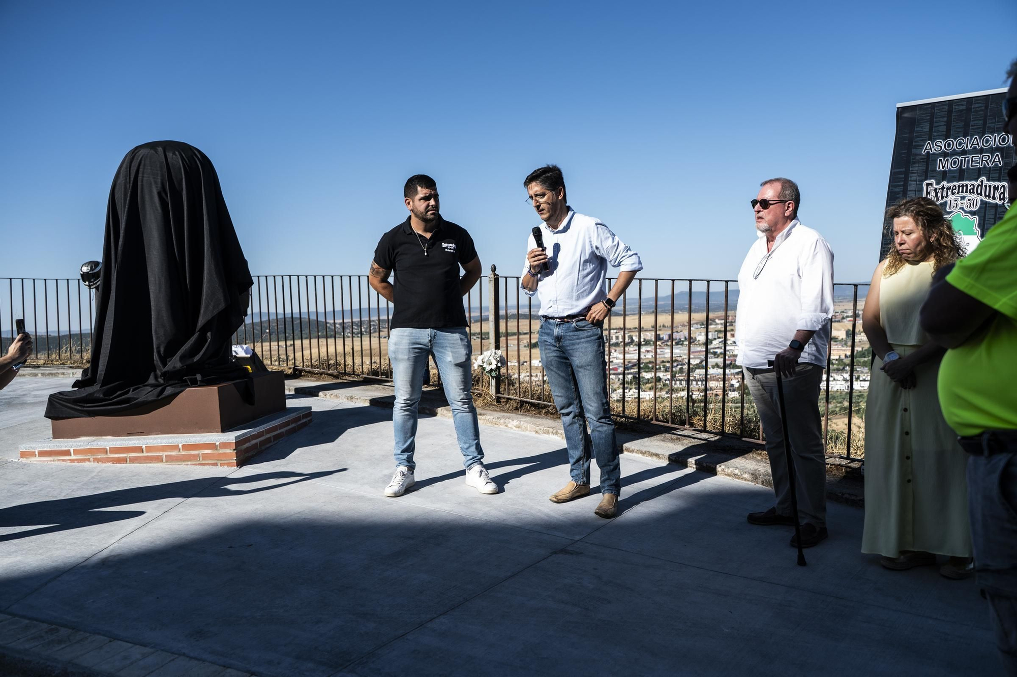 Fotogalería | Así es el monumento al motero ausente de Cáceres