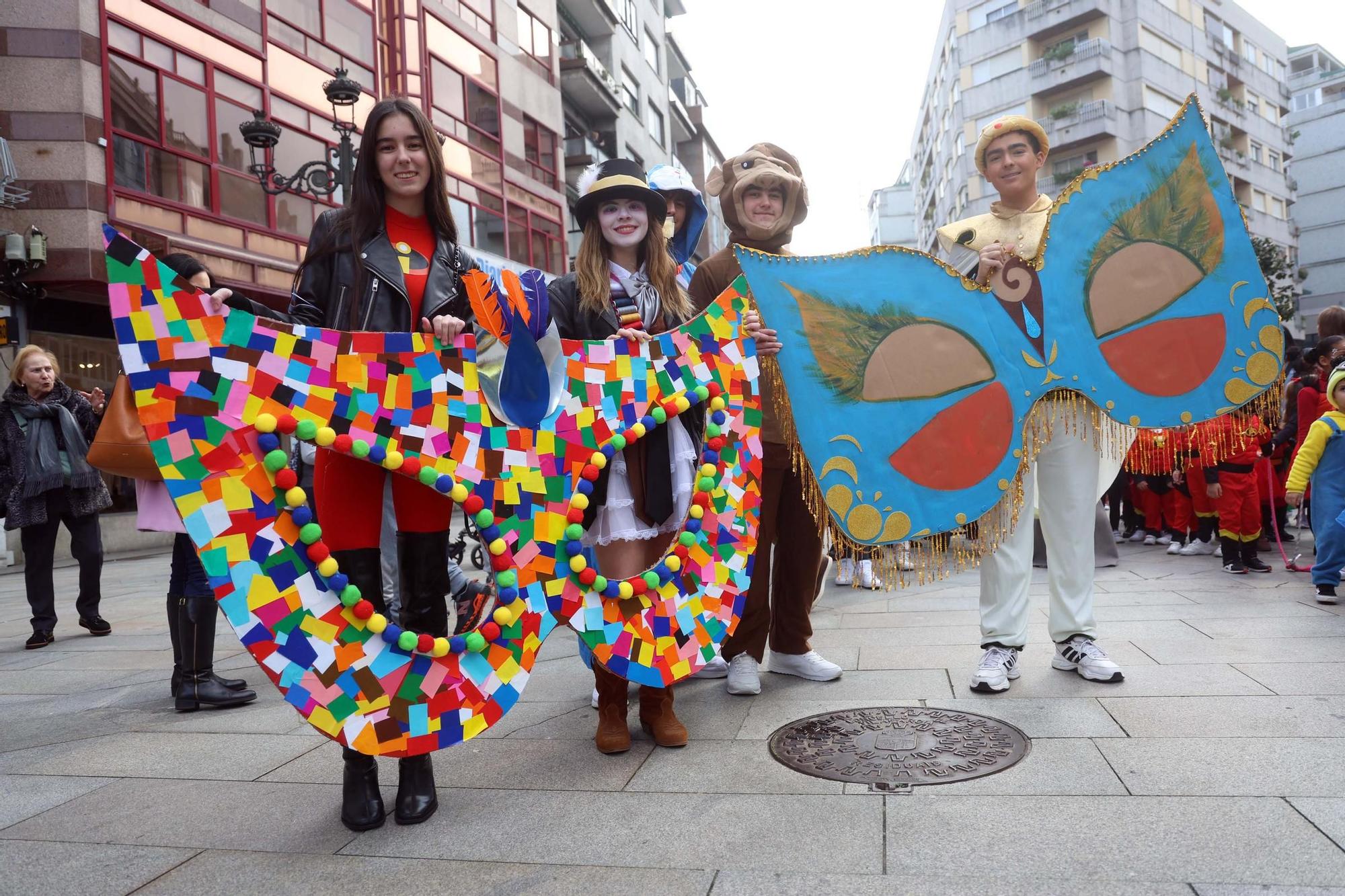 El desfile del colegio San Francisco inaugura el carnaval en Vilagarcía